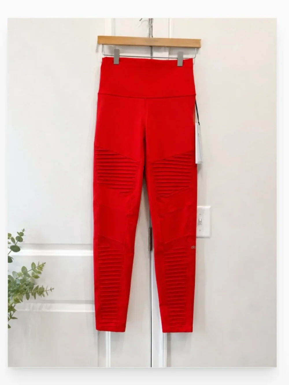 ALO Yoga Airbrush Moto High Waist 7/8 Leggings Cherry Red NWT